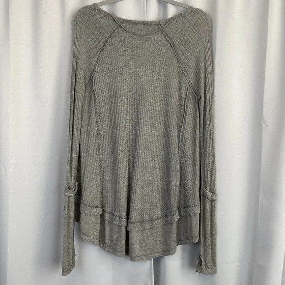 We The Free Women’s XS Oversized Gray V-Neck Thermal Long Sleeve Top - Picture 3 of 8
